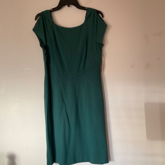 NWT Antonio Melani Green Dress with Unique Cut - Picture 5 of 9